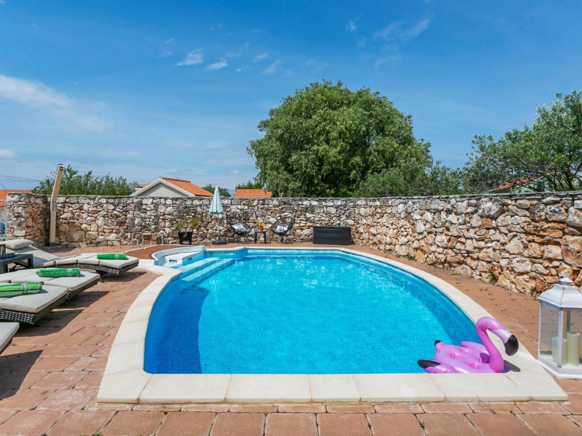 Chic Holiday Home In Marina With Private Swimming Pool المظهر الخارجي الصورة
